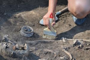 Археологическая экспедиция обнаружила младенческие погребения на территории древнего городища Херсонеса (видео) - Похоронный портал