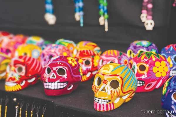 Día de los Muertos artists needed - Похоронный портал