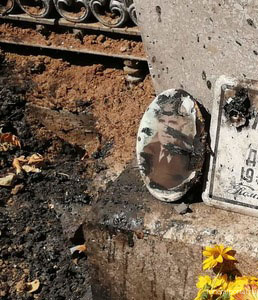 Керчь. На центральном кладбище Керчи жгут могилы - Похоронный портал