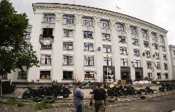 В результате авиаудара по зданию обладминистрации Луганска погибли восемь мирных жителей - Похоронный портал