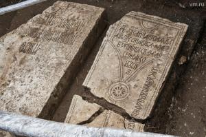 Археологи разгадали тайну старинных плит - Похоронный портал
