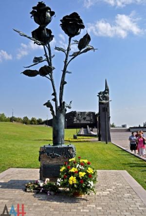 В Донецке открыт памятник погибшим гражданам ДНР - Похоронный портал
