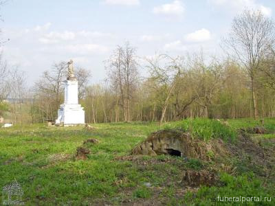 Украина - Хмельницкий. Люди не обходят: как на кладбище детей-сирот в Хмельницком ухаживают за безымянными могилами