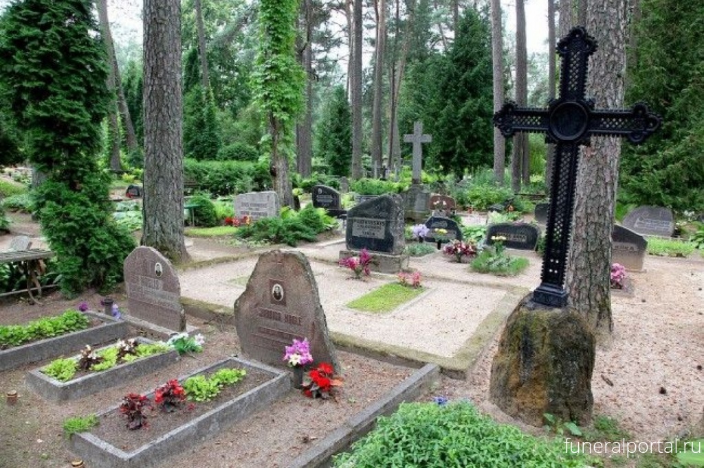 С кладбища в Екабпилсе похищены старинные кресты - Похоронный портал