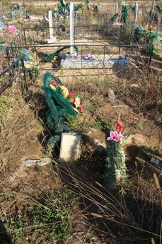 Могила дальневосточной писательницы Виктории Руссковой приобрела неприглядный вид - Похоронный портал