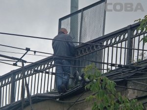 В Екатеринбурге мужчина спрыгнул с Бебелевского моста на железнодорожные пути - Похоронный портал