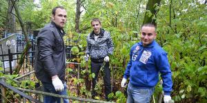 Жуковские активисты навели порядок на могилах летчиков - Похоронный портал
