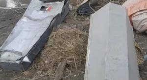 В Бийске на улицу выбросили два гроба (видео) - Похоронный портал