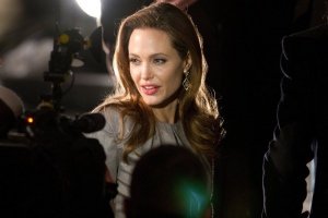  Анджелина Джоли лишилась груди - Похоронный портал