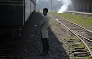 В Бангладеш  произошла железнодорожная катастрофа: автобус столкнулся с поездом, есть жертвы - Похоронный портал
