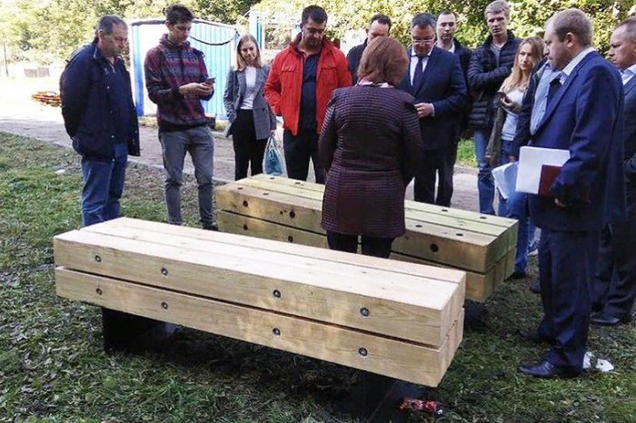 Скамейки в Екатеринбурге шокировали пользователей соцсетей - Похоронный портал