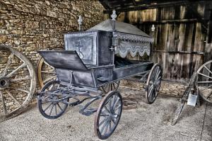 В Британии выставлена на аукцион коллекция катафалков и раритетных авто 70-летнего гробовщика - Похоронный портал