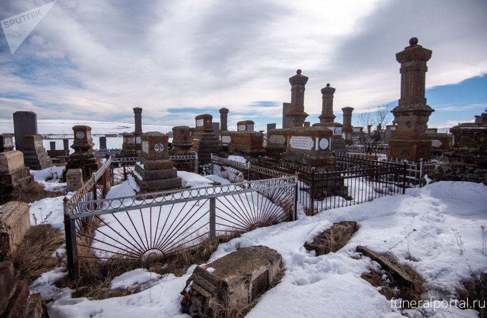 Фотопутешествие в мир иной, или Тайны армянского кладбища в Норатусе