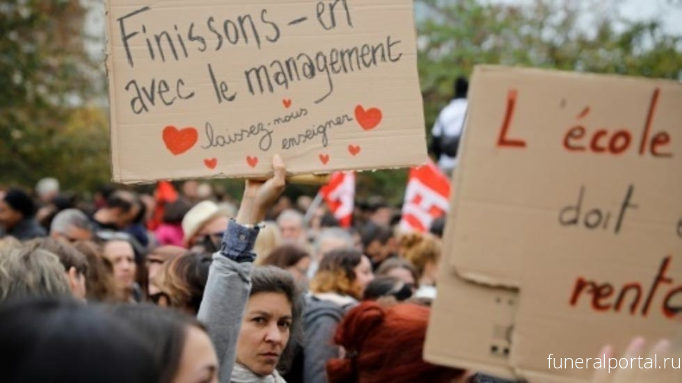 French teachers protest after 'exhausted' colleague's suicide - Похоронный портал