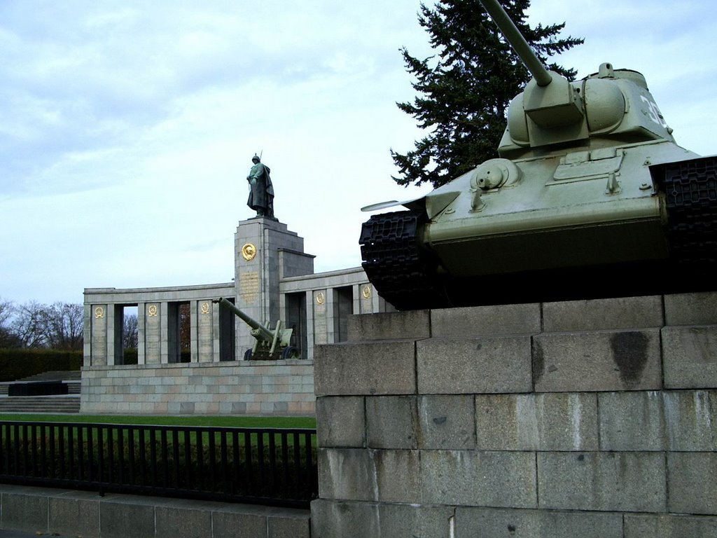 Немецкие газеты потребовали снести памятник советскому танку Т-34 в Берлине - Похоронный портал