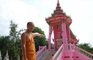 Розовый крематорий в буддийском храме Wat Phob Suk приносит удачу  - Похоронный портал