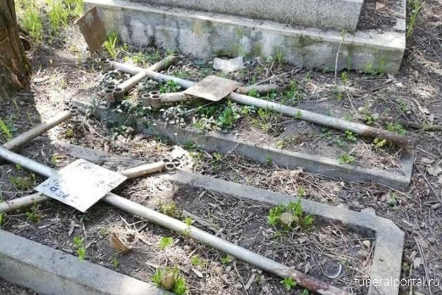 Пятигорск. Вандалы разгромили кладбище - Похоронный портал