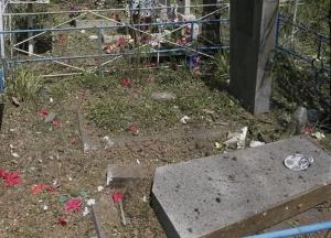 В Ростове Северное кладбище опять громят вандалы - Похоронный портал