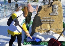 Добровольцы Бавлов очистили могилу поэта Сирина - Похоронный портал
