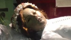 Мумия девочки, умершей 300 лет назад, открыла глаза (видео) - Похоронный портал
