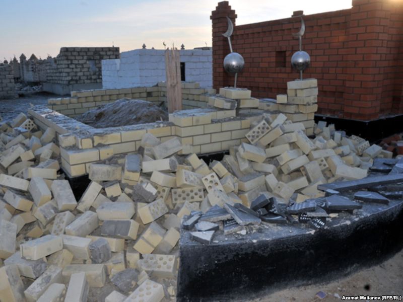 В Казахстане задержана семейная пара кладбищенских вандалов - Похоронный портал