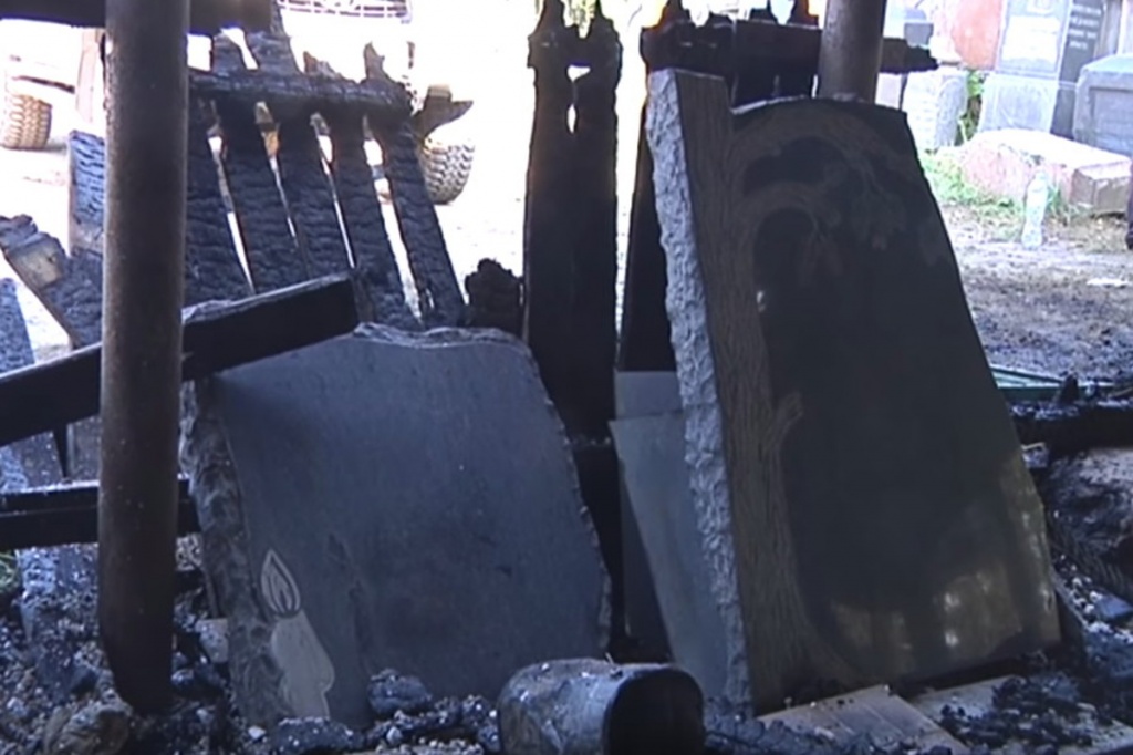 Ритуальные войны? В Тверской области вспыхнул сильный пожар на кладбище - Похоронный портал