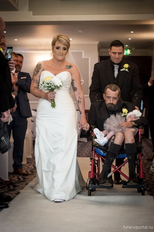 Умирающий отец исполнил последнее желание и отвел дочь к алтарю - Похоронный портал