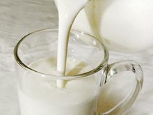 Врачи призывают забыть об обезжиренном молоке, перейдя на полную жирность