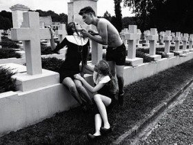 Снимки моделей на кладбище спровоцировали скандал во Львове - Похоронный портал