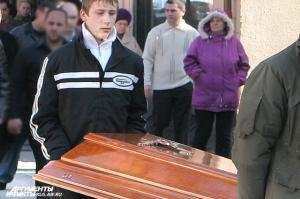 Проститься и не разориться. Люди влезают в долги, чтобы похоронить родных - Похоронный портал