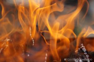 На Среднем Урале при пожаре погибли две женщины и ребенок - Похоронный портал