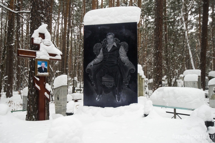 Кладбища с историей: за что цыганам на Урале ставят огромные памятники
