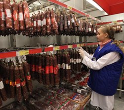 Из чего колбаса? В Свердловской области больше половины мясных и молочных продуктов признаны фальсифицированными