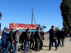 Сотни людей пришли на похороны убитых в Алматинской области братьев - Похоронный портал