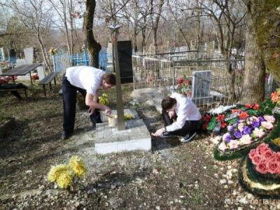 Почему нельзя трогать чужие могилки, когда вы на кладбище