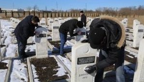 Молодые депутаты Ингушетии провели уборку на кладбище - Похоронный портал