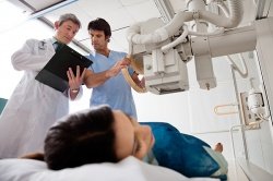 Медики выделили 5 признаков рака у молодых людей