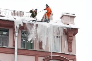 В Москве снежная глыба проломила голову 25-летней девушке  - Похоронный портал