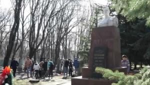 На Никитском кладбище Курска прошла акция "Живите в нашей памяти" (видео) - Похоронный портал