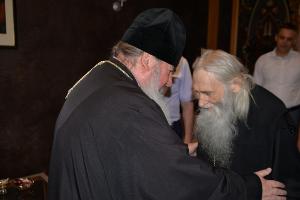 Духовник патриарха Кирилла провел литургию в храме во Владикавказе - Похоронный портал