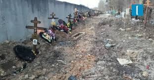 На кладбище в Павловском Посаде людей похоронили прямо под забор - Похоронный портал