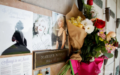 В США продают место рядом с могилой Мерилин Монро - Похоронный портал