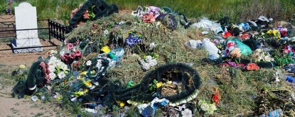 Католические епископы Закарпатья призывают отказаться от пластиковых цветов на кладбищах - Похоронный портал