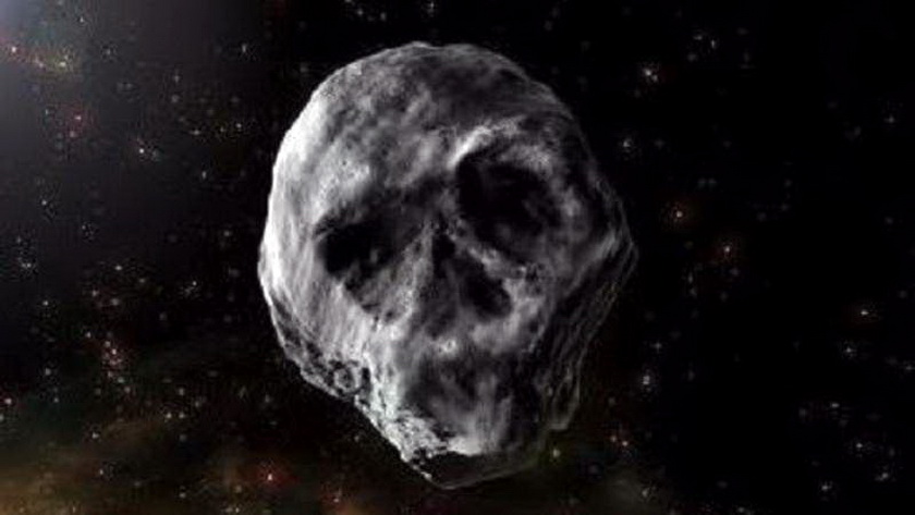 К Земле вновь отправился астероид-череп