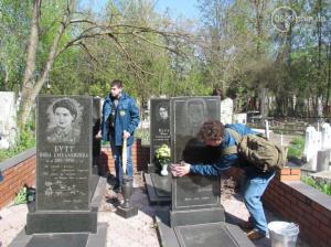  Студенты навели порядок на братских могилах Мироносицкого кладбища - Похоронный портал