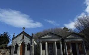 Католическая епархия Окленда продает вино с кладбища - Похоронный портал