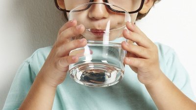 Стерильно чистая вода вызывает астму у детей