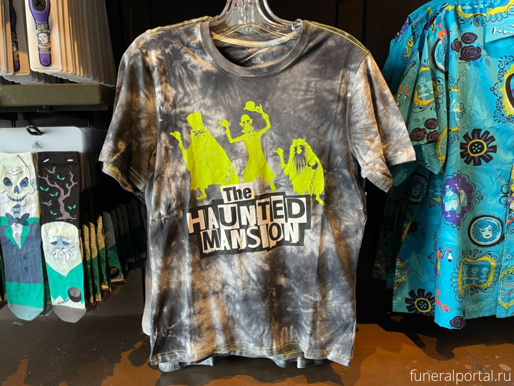 PHOTOS: New Haunted Mansion T-Shirt Arrives at Walt Disney World - Похоронный портал