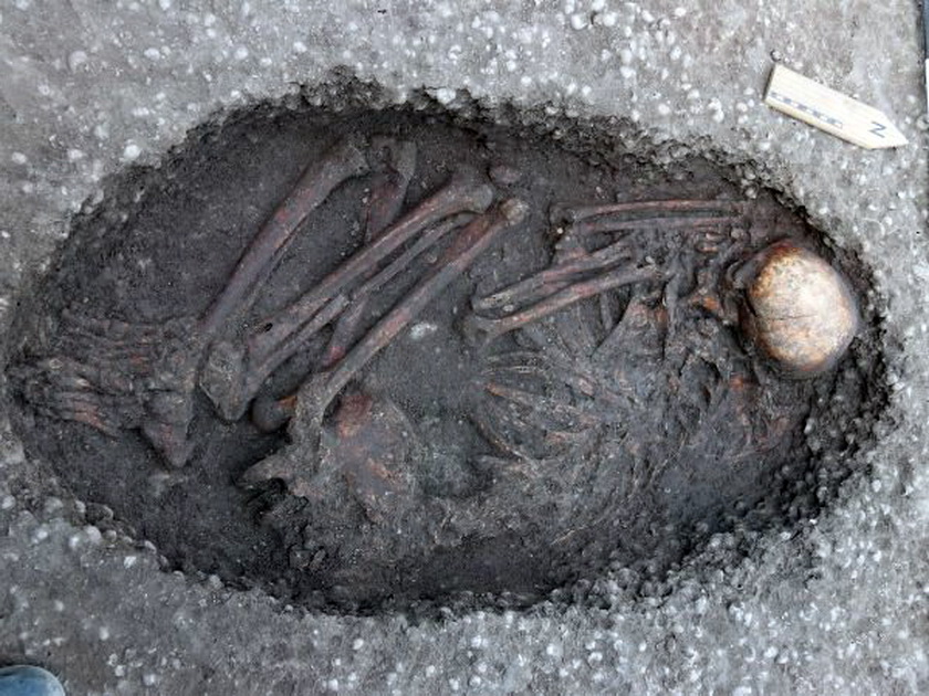 Найден погребенный в позе зародыша - Похоронный портал