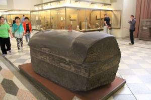 Археологи нашли в новгородском монастыре загадочные саркофаги XII века - Похоронный портал